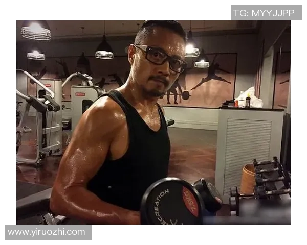 足球明星展现完美身材的精彩图片合集与健身秘诀分享 足球明星展现完美身材的精彩图片合集与健身秘诀分享